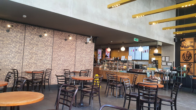 Opinii despre Starbucks Coffee în Karabağlar - Gastronomi ve konaklama