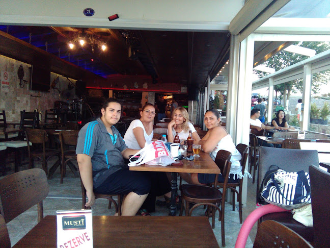 Opinii despre Musti Cafe & Restaurant în Dikili - Gastronomi ve konaklama