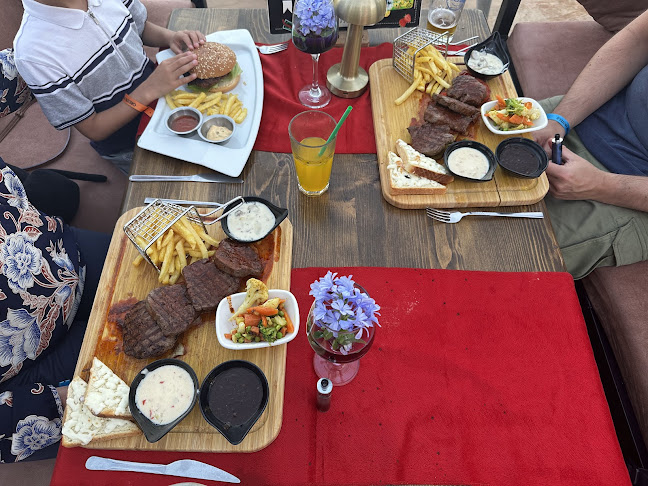 Diana & Sisters steak house fun & pub Beach Bar - Gastronomi ve konaklama
