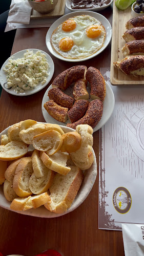 Opinii despre Kandemir Kafe Pasaport în Konak - Gastronomi ve konaklama