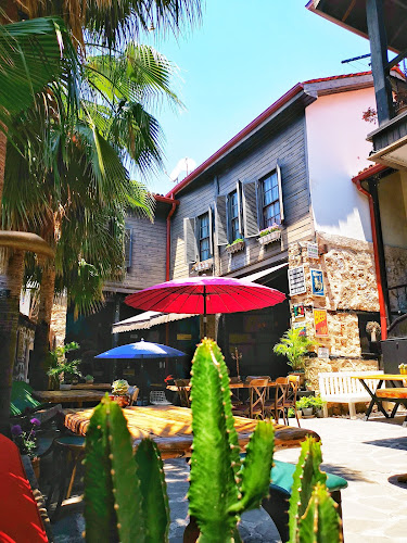 Old House Pub & Butik Hotels & Muratpaşa Pub & Cocktail Bar - Gastronomi ve konaklama