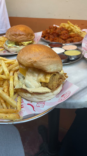 Opinii despre Juste Fried Chicken în Beyoğlu - Gastronomi ve konaklama
