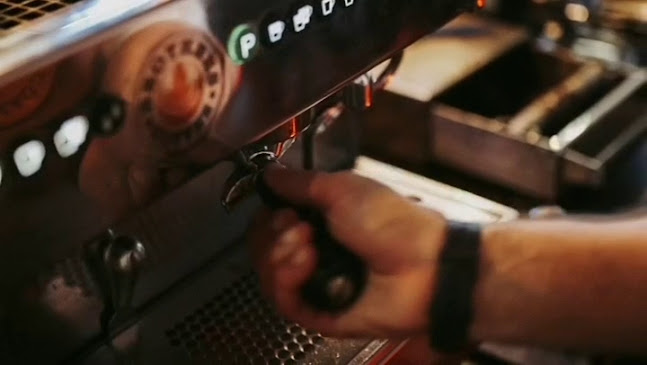 Opinii despre Brothers Coffee Roasters în Konak - Gastronomi ve konaklama