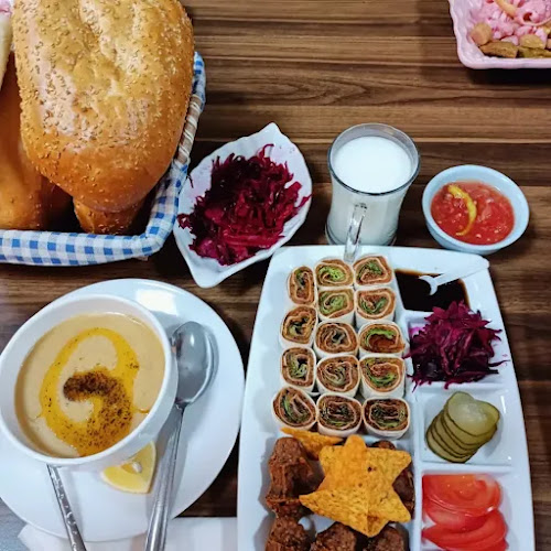 Comentarii opinii despre BULGURKİNG ÇİĞKÖFTE & FAST FOOD