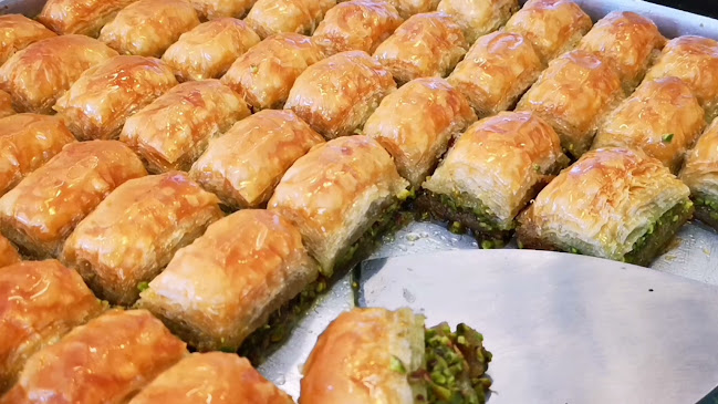 Opinii despre SMYRNA "Gaziantep'den Evinize" BAKLAVA & KÜNEFE în Güzelbahçe - Gastronomi ve konaklama