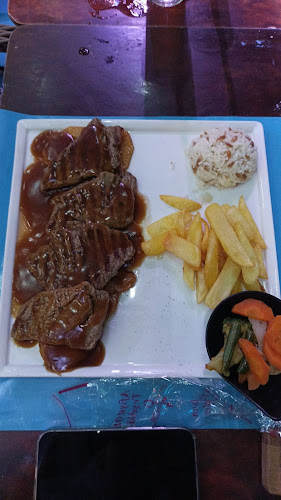 Opinii despre Diana & Sisters steak house fun & pub Beach Bar în Marmaris - Gastronomi ve konaklama