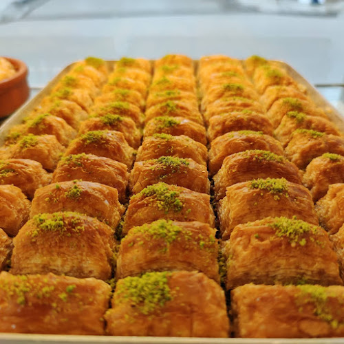 Dolunay Pastanesi - Gastronomi ve konaklama