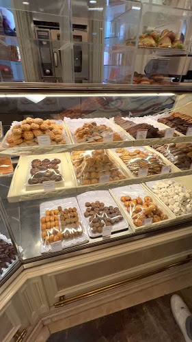 Opinii despre Bravo Patisserie în Karşıyaka - Gastronomi ve konaklama