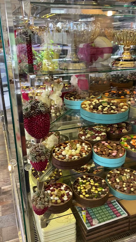 Opinii despre Topraktan patisserie în Bornova - Gastronomi ve konaklama