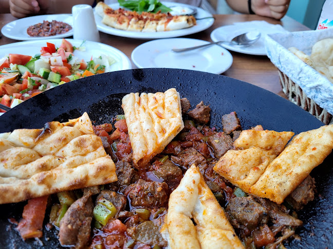 Opinii despre Mavi Beyaz Restaurant în Tatvan - Gastronomi ve konaklama