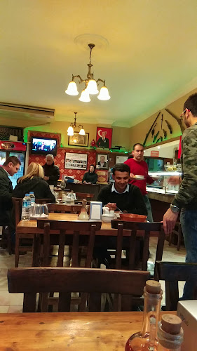 Ayvalık Paşa Çorba ve zeytinyagli ev yemekleri salonu