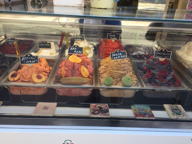 Sakız Dalı Dondurmaci - Çeşme