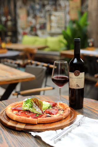 Old House Pub & Butik Hotels & Muratpaşa Pub & Cocktail Bar - Muratpaşa