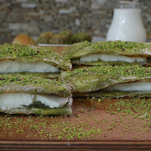 Onur, Mithatpaşa Cd. Yanyolu No:55, 35330, 35330 Balçova/İzmir