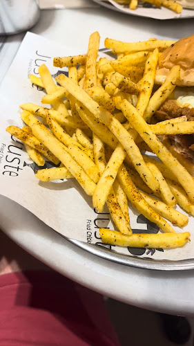 Juste Fried Chicken - Gastronomi ve konaklama