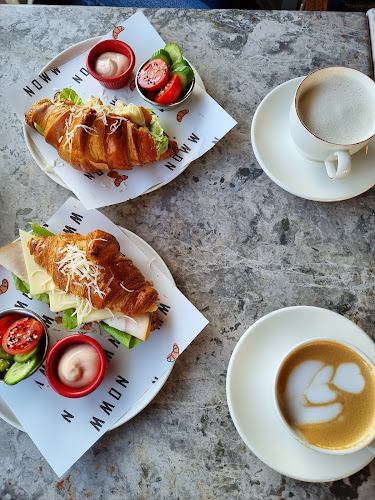 Altınşehir Mh Ahmet Taner Kışlalı Bulv, 325. Sk. No:2B B, 16120 Nilüfer/Bursa, Türkiye