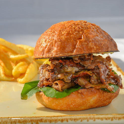 B&B Brasserie - Gastronomi ve konaklama