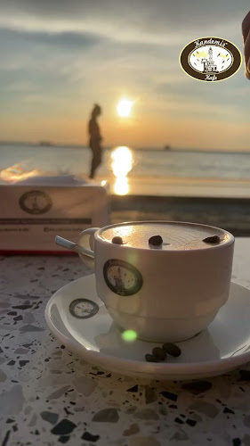 Opinii despre Kandemir Kafe Pasaport în Konak - Gastronomi ve konaklama