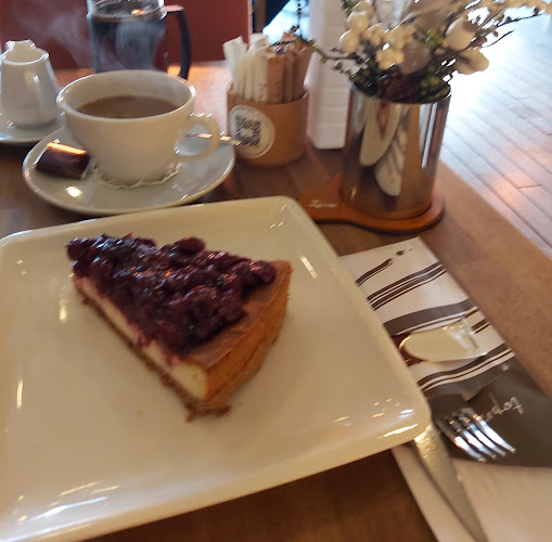 Topraktan patisserie - Gastronomi ve konaklama