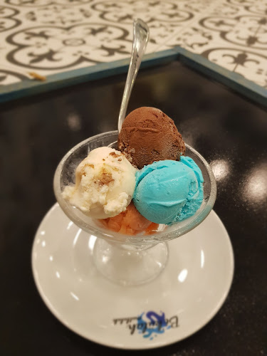 Opinii despre Bi' Külah Mutluluk în Kadıköy - Gastronomi ve konaklama