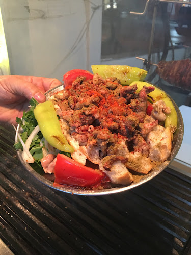 Comentarii opinii despre Asmaaltı kokoreç ve Ocakbaşı