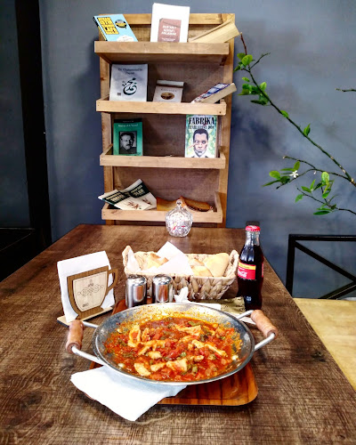 Opinii despre Cafe redmoon în Bahçelievler - Gastronomi ve konaklama