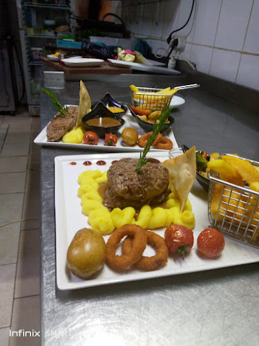 Diana & Sisters steak house fun & pub Beach Bar