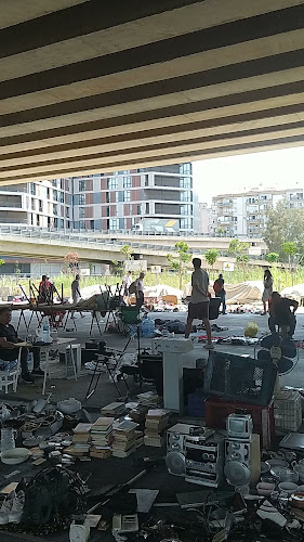 Bornova 2. El ve Antika Pazarı