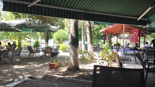 Üç Şerefeli (Burmalı) Camii Çay Bahçesi