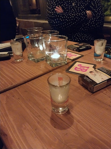 Zurich Pub - Gastronomi ve konaklama