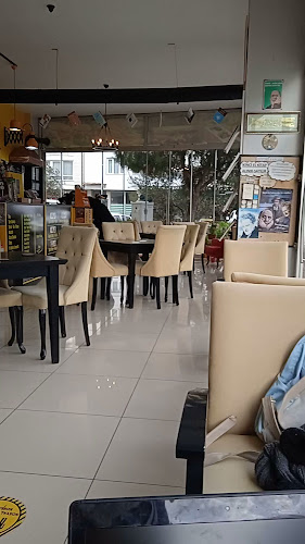 Opinii despre Efe Kitap Kafe Burhaniye în Burhaniye - Gastronomi ve konaklama