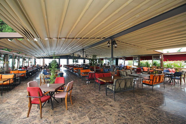 LAUSS Cafe & Lounge - Gastronomi ve konaklama