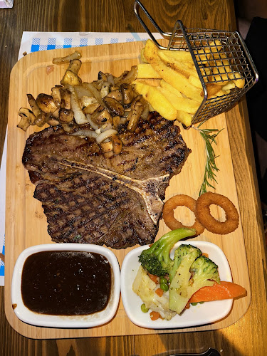 Diana & Sisters steak house fun & pub Beach Bar