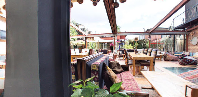 Palatium Cafe and Restaurant - Gastronomi ve konaklama
