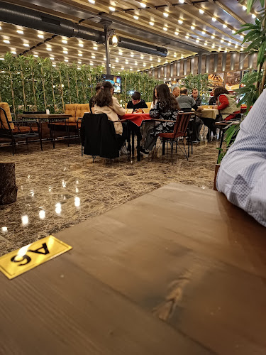 LAUSS Cafe & Lounge - Gastronomi ve konaklama