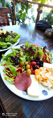 Opinii despre Papatya Pastisserie Cafe în Bodrum - Gastronomi ve konaklama