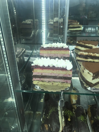 Saliha Sultan pastaneleri - Gastronomi ve konaklama