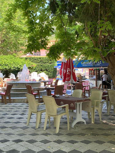 KIRMIZI BEYAZ AKYOL PARK AİLE ÇAY BAHÇESİ
