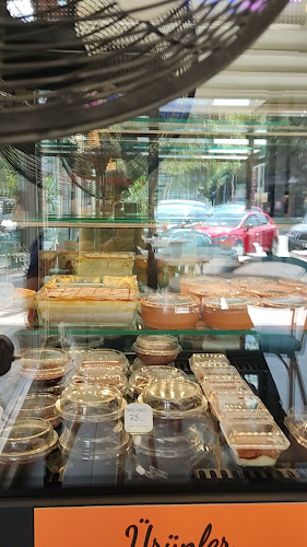 Opinii despre Bi' Külah Mutluluk în Kadıköy - Gastronomi ve konaklama