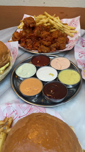 Opinii despre Juste Fried Chicken în Beyoğlu - Gastronomi ve konaklama
