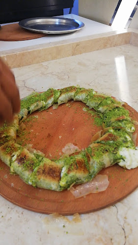 Opinii despre Ömer Usta Katmer&Künefe în Balçova - Gastronomi ve konaklama