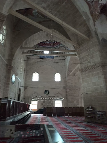 Üç Şerefeli (Burmalı) Camii Çay Bahçesi - Gastronomi ve konaklama