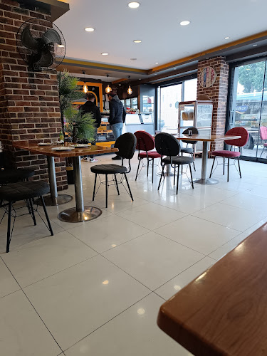 Opinii despre Başdoğan Firin Cafe în Konak - Gastronomi ve konaklama