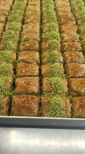 Opinii despre BATUHAN BAKLAVA KÜNEFE în Karaköprü - Gastronomi ve konaklama