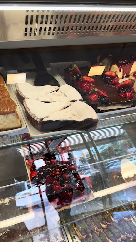 Opinii despre Bravo Patisserie în Karşıyaka - Gastronomi ve konaklama