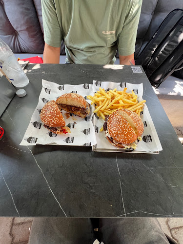 Burger Street Urla - Gastronomi ve konaklama