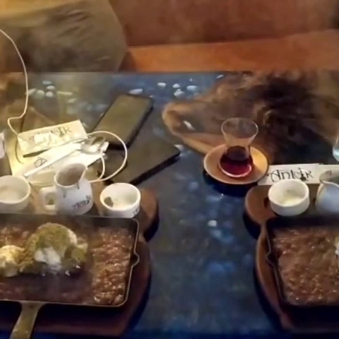 Opinii despre Fatih Antik Cafe în Fatih - Gastronomi ve konaklama