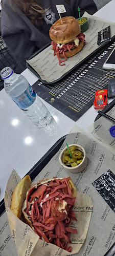 Sandaviç Kralı Adana - Gastronomi ve konaklama