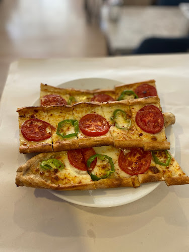 Opinii despre Bay Pidecim Razo’nun Yeri în Antalya - Gastronomi ve konaklama