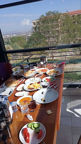 Nisa Cafe Restaurant